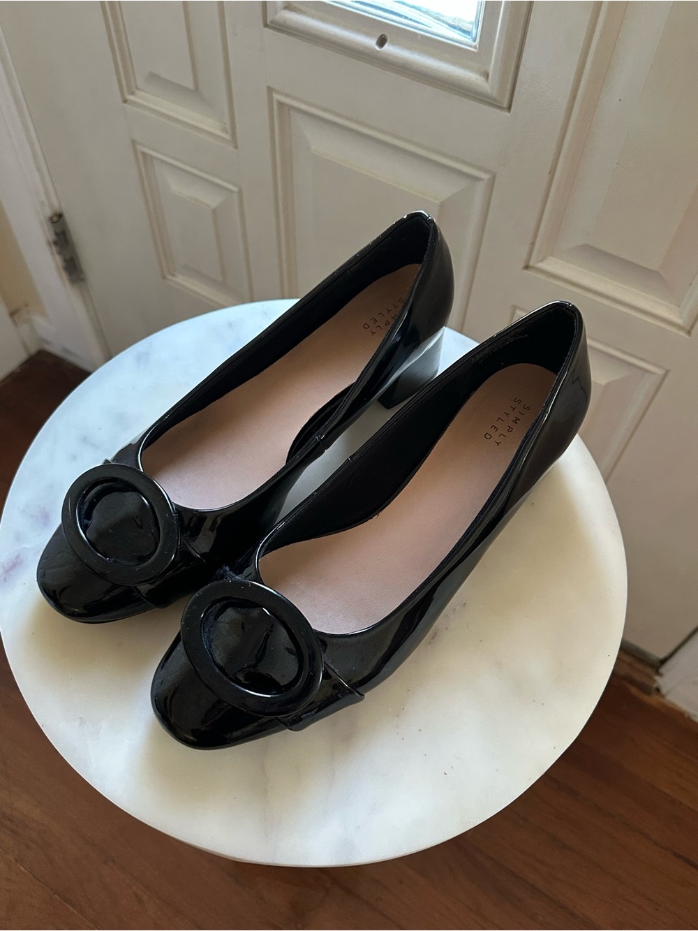 Simply Styled Leather Classic Pumps
